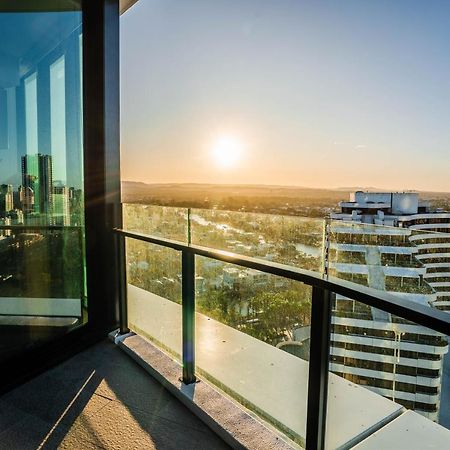 2 Bedroom Luxurious Family Apartment Next To Pacific Fair - Broadbeach Gold Coast Gc22 المظهر الخارجي الصورة