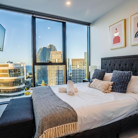 2 Bedroom Luxurious Family Apartment Next To Pacific Fair - Broadbeach Gold Coast Gc22 المظهر الخارجي الصورة