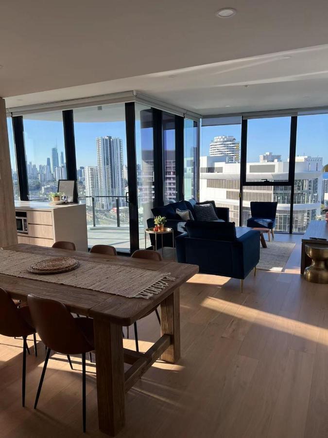 2 Bedroom Luxurious Family Apartment Next To Pacific Fair - Broadbeach Gold Coast Gc22 المظهر الخارجي الصورة
