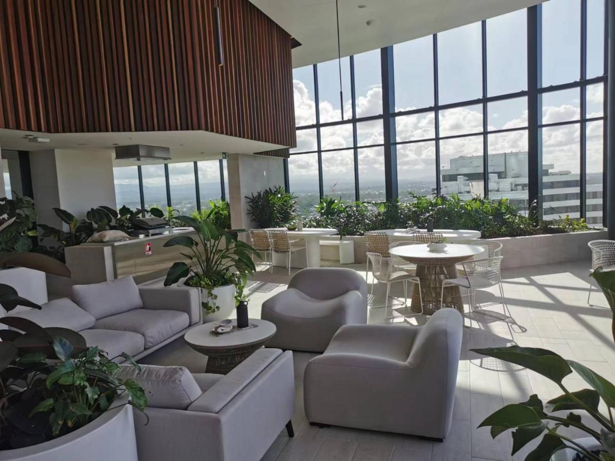 2 Bedroom Luxurious Family Apartment Next To Pacific Fair - Broadbeach Gold Coast Gc22 المظهر الخارجي الصورة