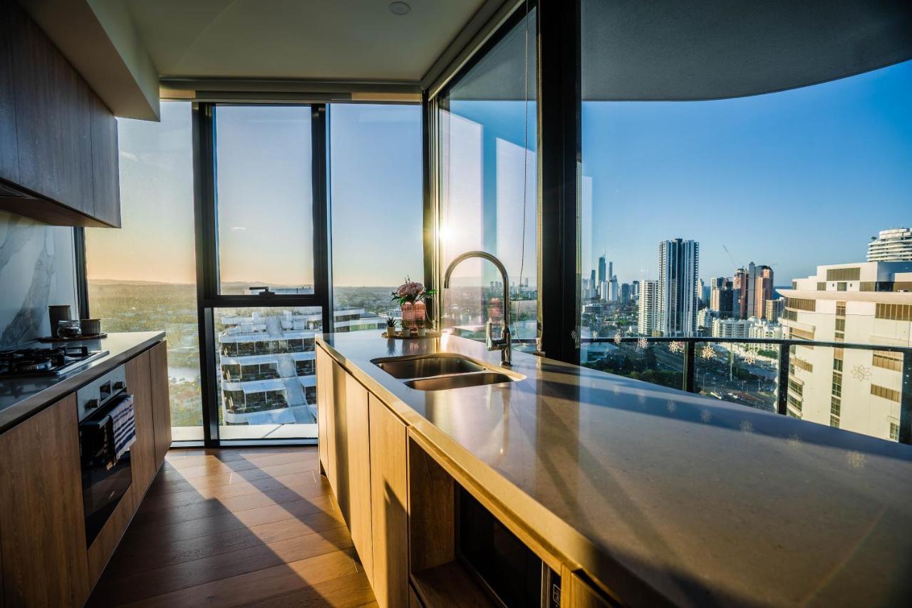 2 Bedroom Luxurious Family Apartment Next To Pacific Fair - Broadbeach Gold Coast Gc22 المظهر الخارجي الصورة