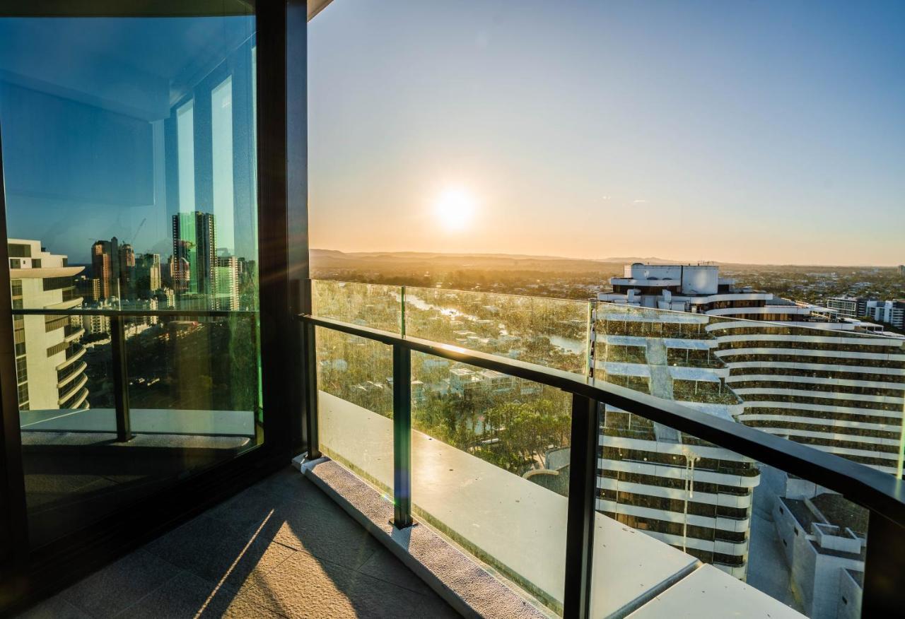 2 Bedroom Luxurious Family Apartment Next To Pacific Fair - Broadbeach Gold Coast Gc22 المظهر الخارجي الصورة