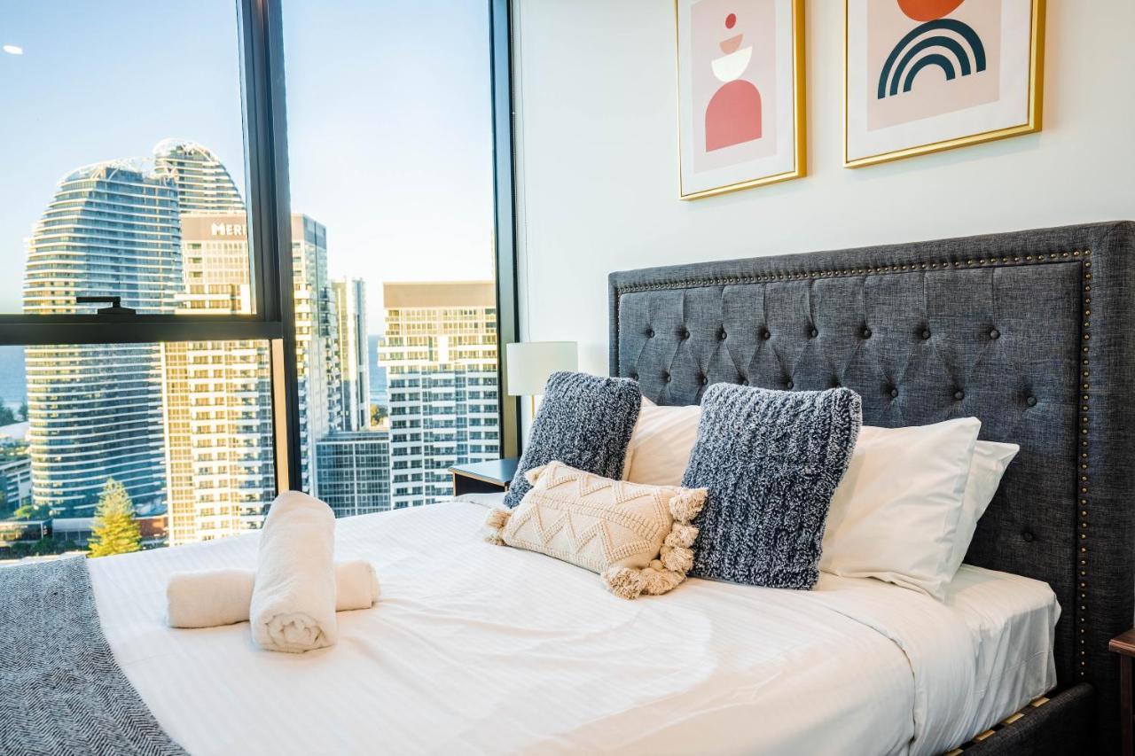 2 Bedroom Luxurious Family Apartment Next To Pacific Fair - Broadbeach Gold Coast Gc22 المظهر الخارجي الصورة